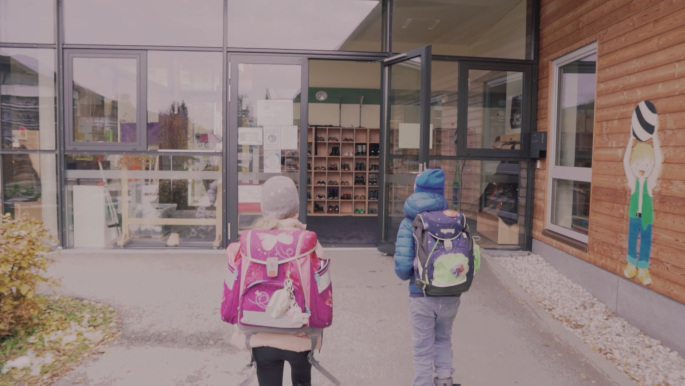 © Schülerhort Seefeld KInder gehen in den Hort